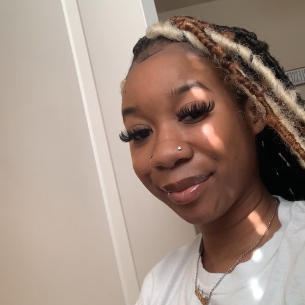 Meet your Posher, Nikki
